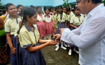 गंगा मिशन ने दो स्‍कूलों में बांटे 3000 पौधे