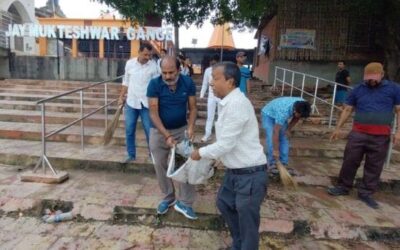 गंगा स्वच्छता अभियान: मुक्तेश्वर धाम घाट पर श्रमदान, ‘निर्मल–अविरल गंगा’ का लिया संकल्प